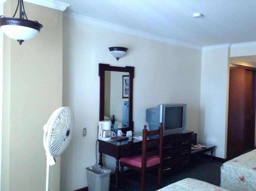 Uruapan  Hotel Real De Uruapan חדר תמונה